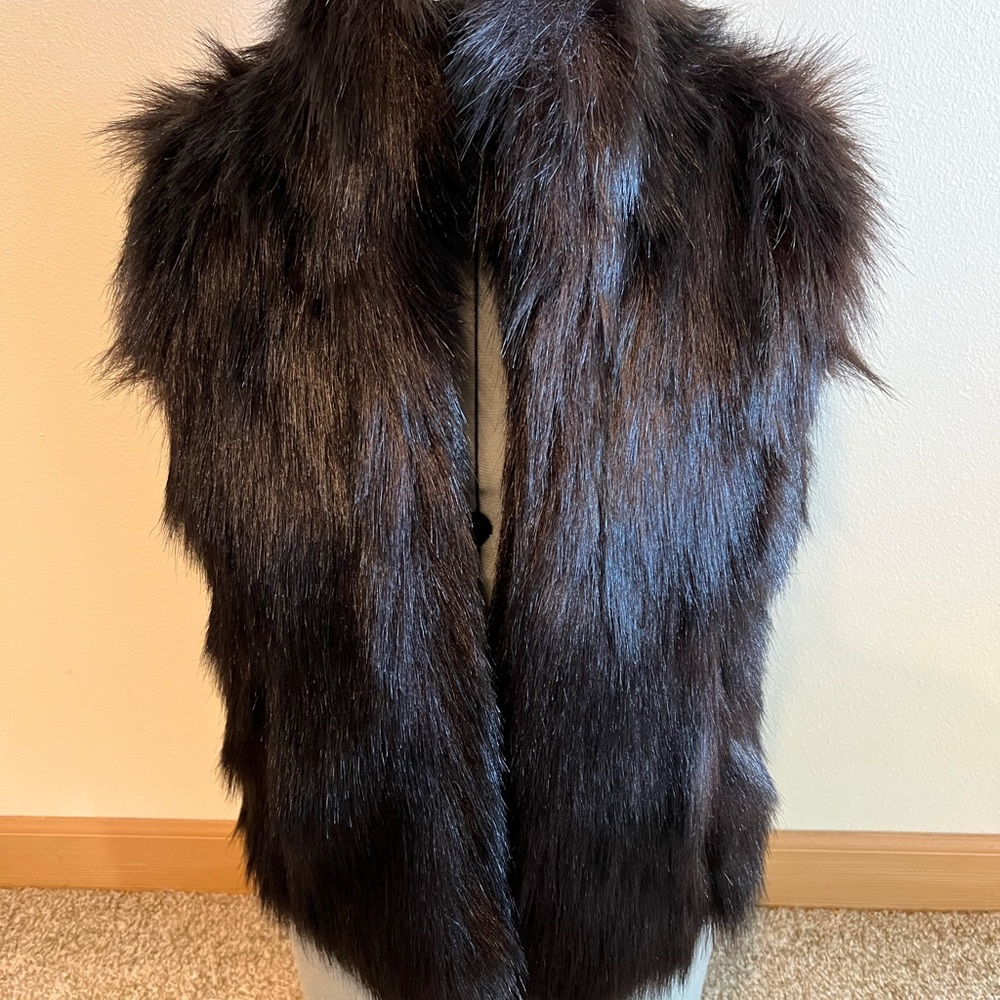 Members Only Faux Fur Vest - Picture 3 of 7